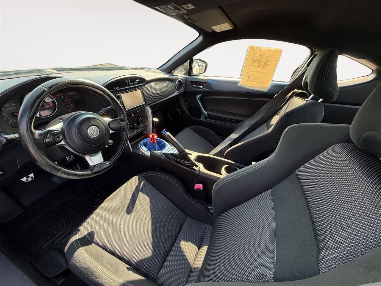 2017 Toyota 86 Base in White — thumbnail 10 of 21