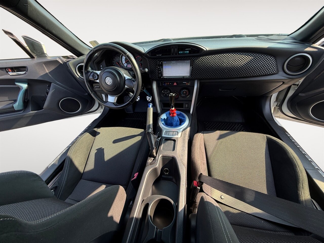 2017 Toyota 86 Base in White — thumbnail 11 of 21