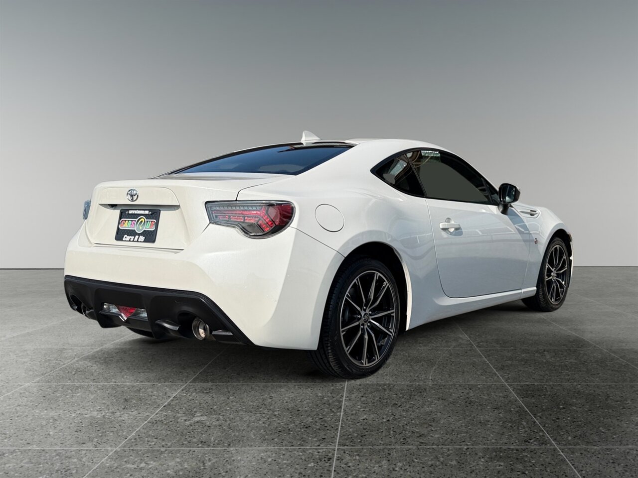 2017 Toyota 86 Base in White — thumbnail 6 of 21