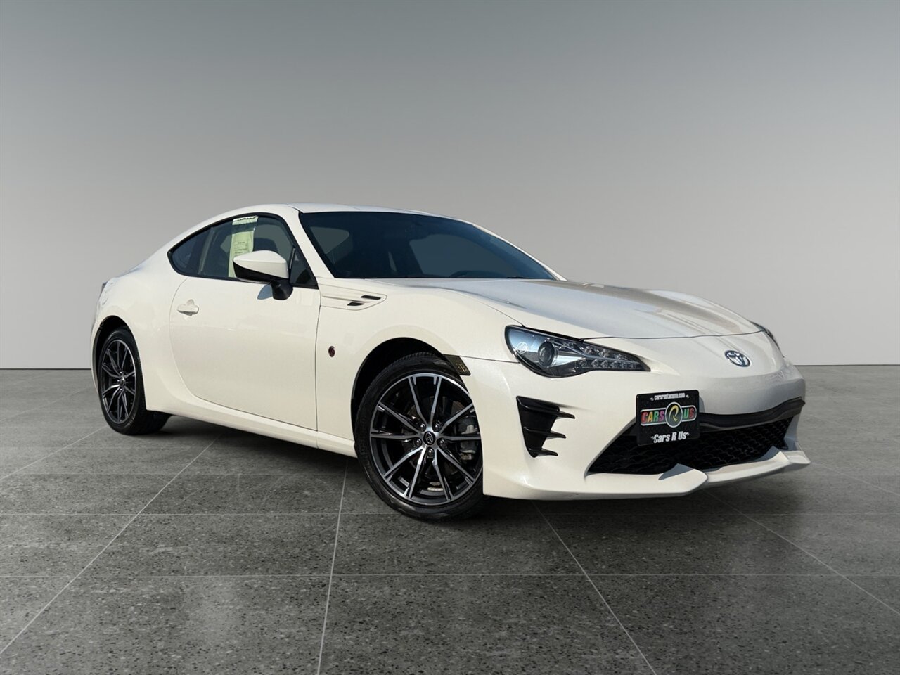 2017 Toyota 86 Base in White — thumbnail 8 of 21