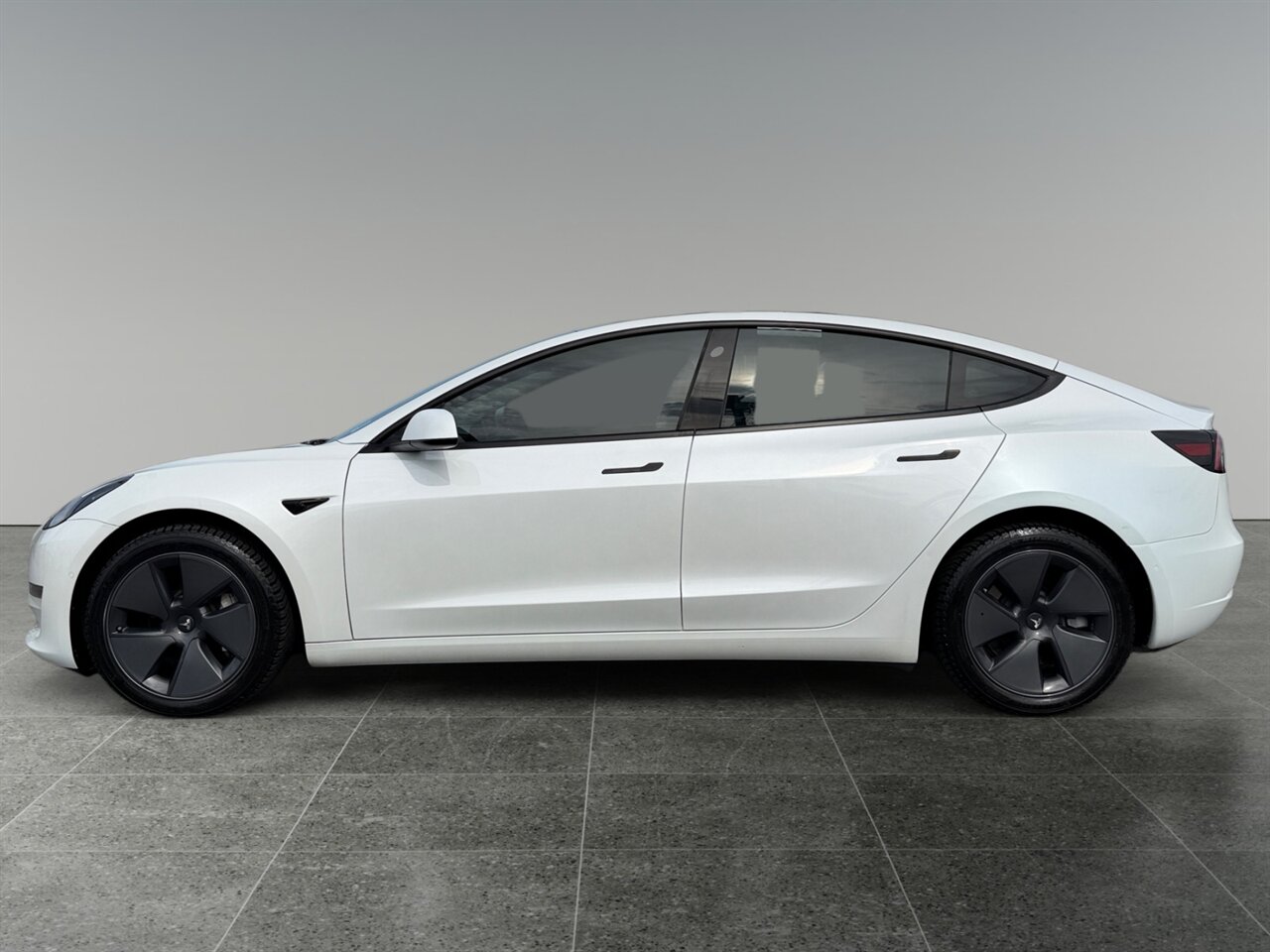 2022 TESLA MODEL 3 LONG RANGE in White — photo 2 of 21